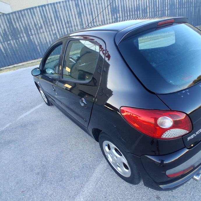 Peugeot 206+ 1,4-8v - FACELIFT - SAMO 124.000km - KLIMA, fotografija 7
