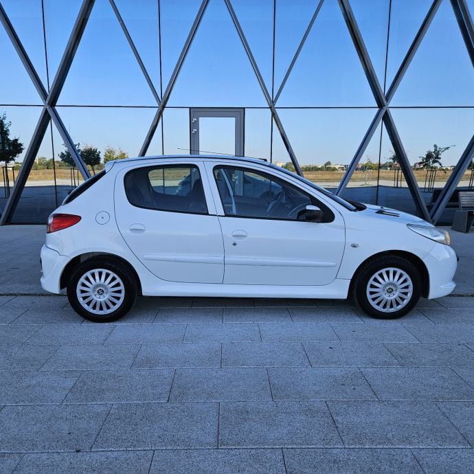 Peugeot 206 + 1,4 HDI 2010 ++ 185000 KM ++, fotografija 4