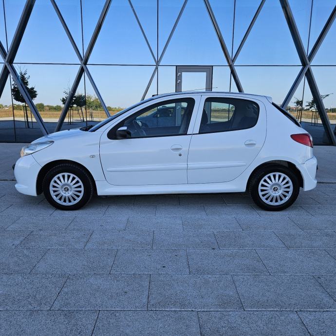 Peugeot 206 + 1,4 HDI 2010 ++ 185000 KM ++, fotografija 8