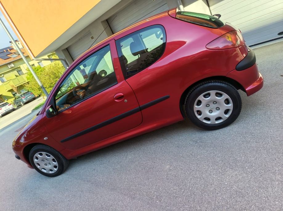 Peugeot 206 1,4 TRENDY 2009.god. PRVI VLASNIK,KLIMA ,REG. DO 9/2027, fotografija 7
