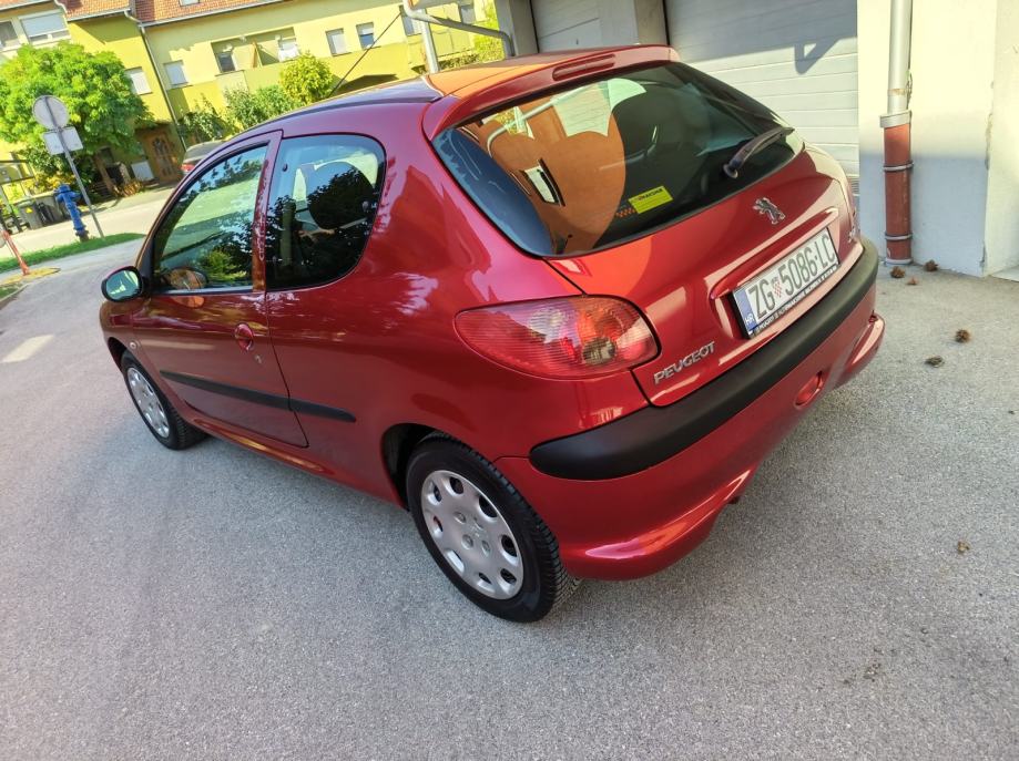 Peugeot 206 1,4 TRENDY 2009.god. PRVI VLASNIK,KLIMA ,REG. DO 9/2027, fotografija 4