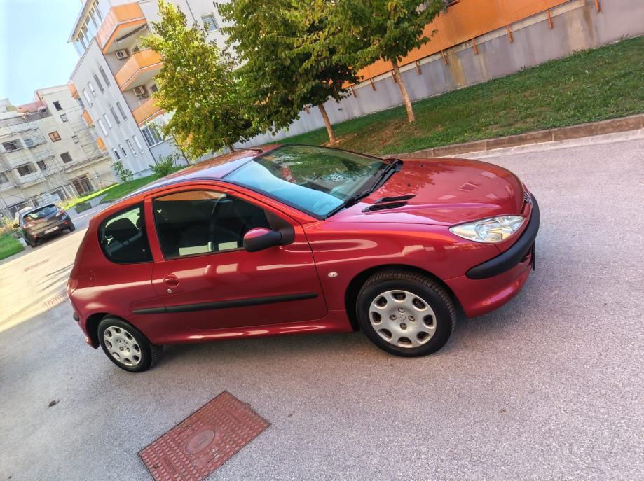 Peugeot 206 1,4 TRENDY 2009.god. PRVI VLASNIK,KLIMA ,REG. DO 9/2027, fotografija 8