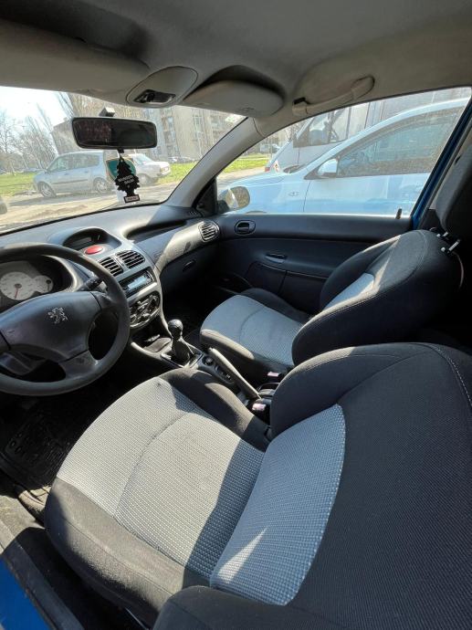 Peugeot 206 1,1, fotografija 8