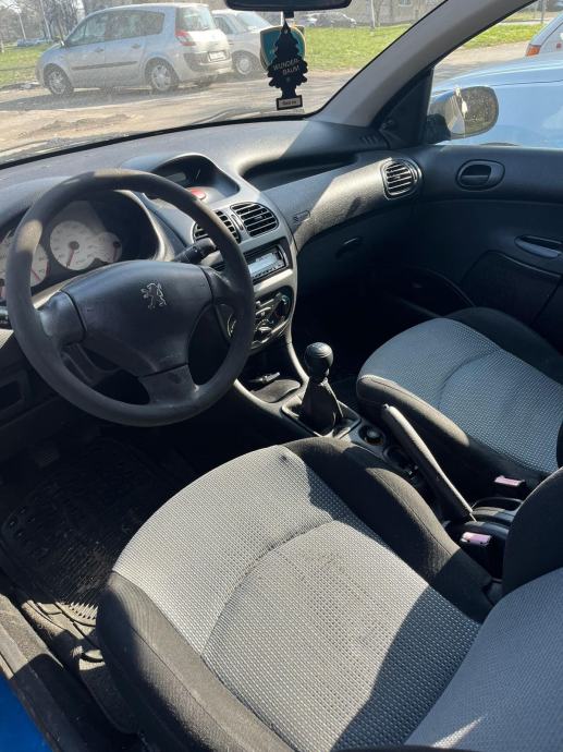 Peugeot 206 1,1, fotografija 12