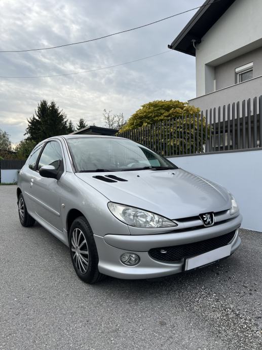Peugeot 206 1.4 Sporty - NIJE UVOZ - KLIMA - ULOŽENO 3000e - PRILIKA!, pogled izvana - slika 2