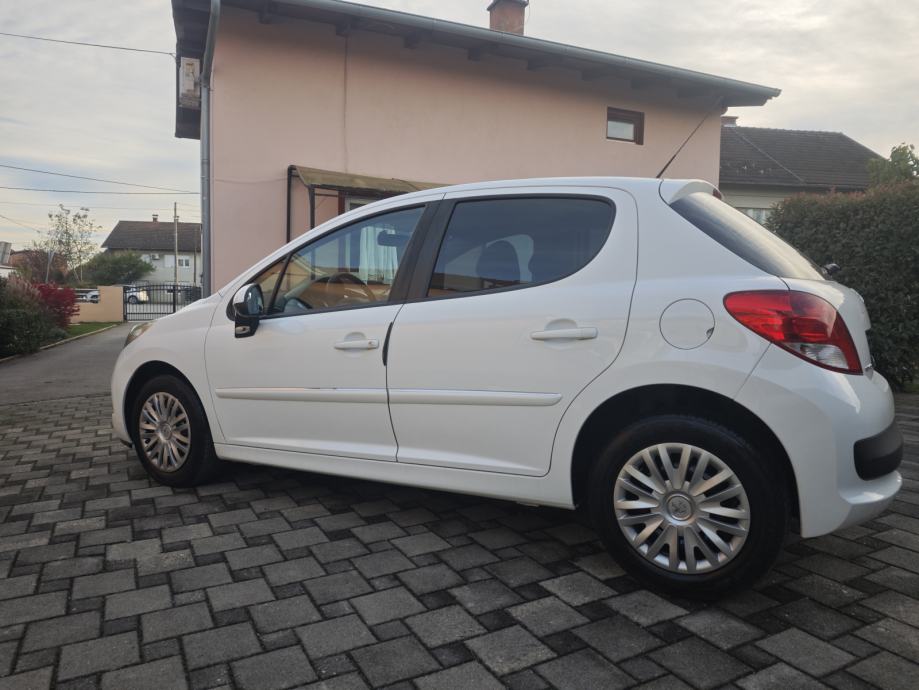 Peugeot 207 1,4 HDi HR AUTO, fotografija 2