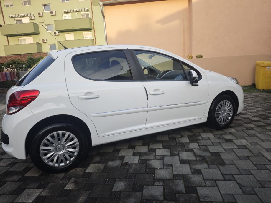 Peugeot 207 1,4 HDi HR AUTO, fotografija 3