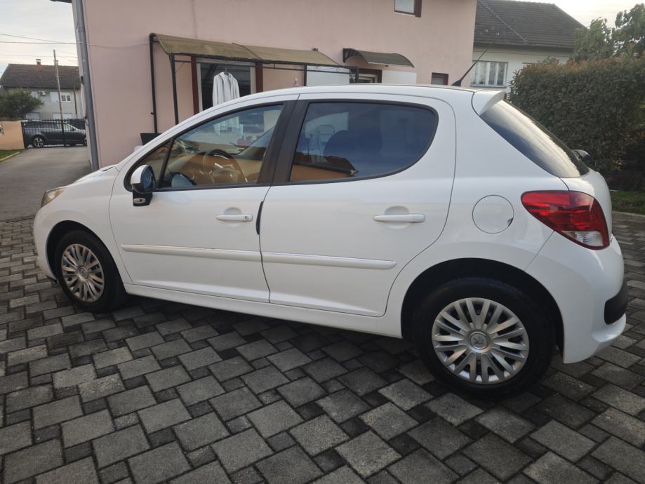 Peugeot 207 1,4 HDi HR AUTO, fotografija 7