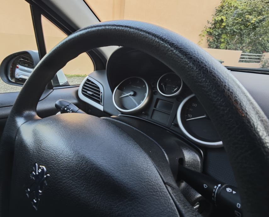 Peugeot 207 1,4 HDi HR AUTO, fotografija 14