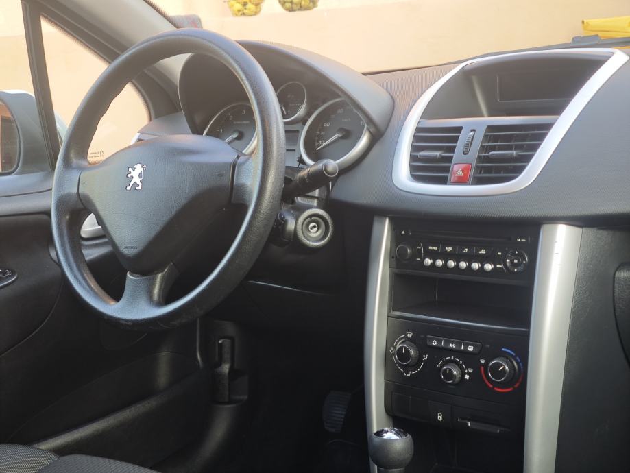 Peugeot 207 1,4 HDi HR AUTO, fotografija 12
