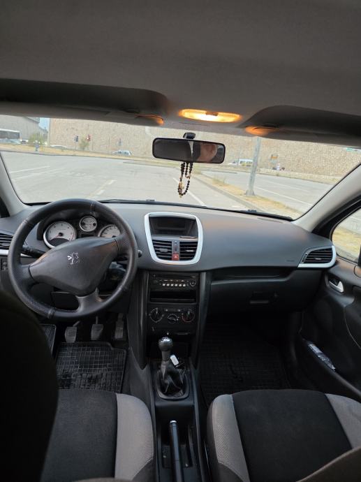 Peugeot 207 1,4 HDi, fotografija 10