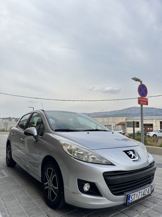 Peugeot 207 1,4 8v 2011 G. HR AUTO 108TKM. ISPIS KM KLIMA MAGLENKE, fotografija 3