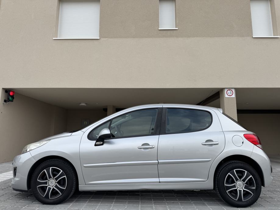Peugeot 207 1,4 8v 2011 G. HR AUTO 108TKM. ISPIS KM KLIMA MAGLENKE, fotografija 8