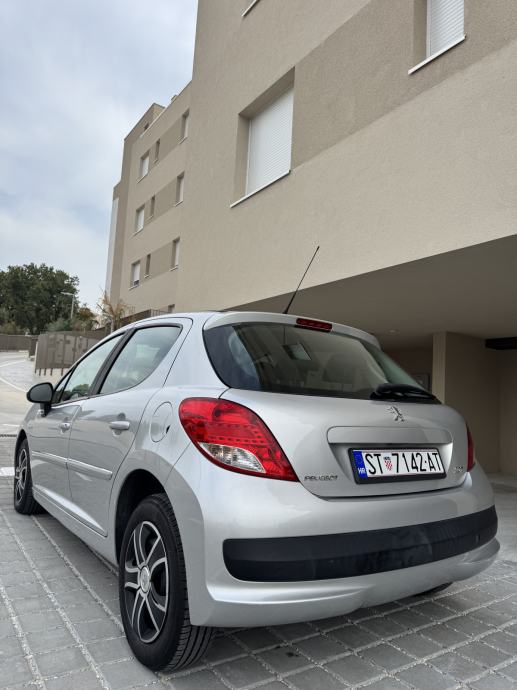 Peugeot 207 1,4 8v 2011 G. HR AUTO 108TKM. ISPIS KM KLIMA MAGLENKE, fotografija 7