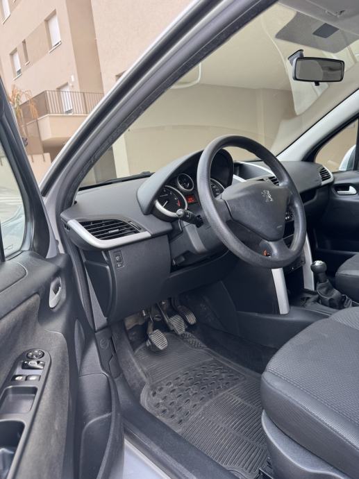 Peugeot 207 1,4 8v 2011 G. HR AUTO 108TKM. ISPIS KM KLIMA MAGLENKE, fotografija 10