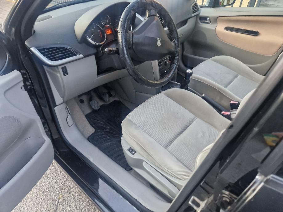 Peugeot 207 1,6 HDi, fotografija 4