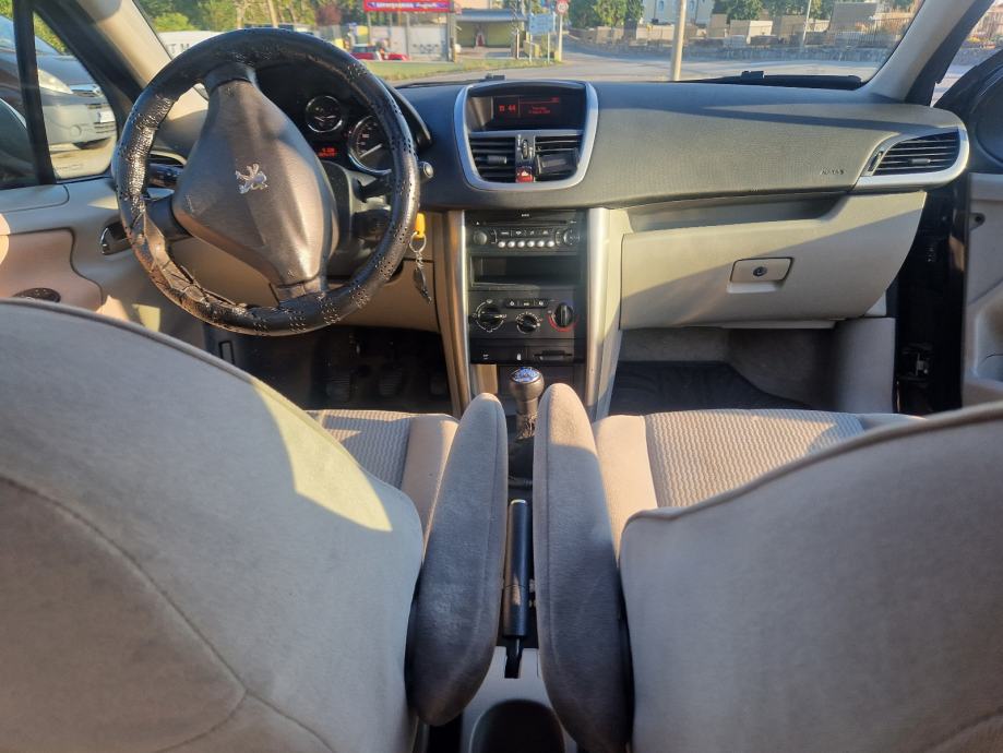Peugeot 207 1,6 HDi, fotografija 11
