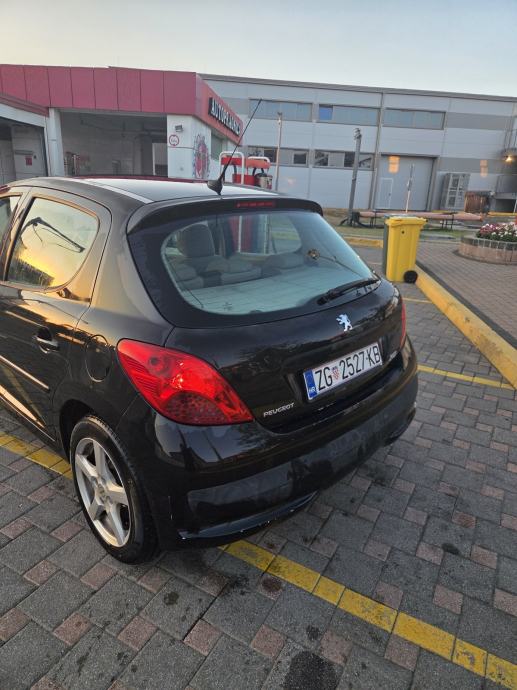 Peugeot 207 1,6 HDi, fotografija 4