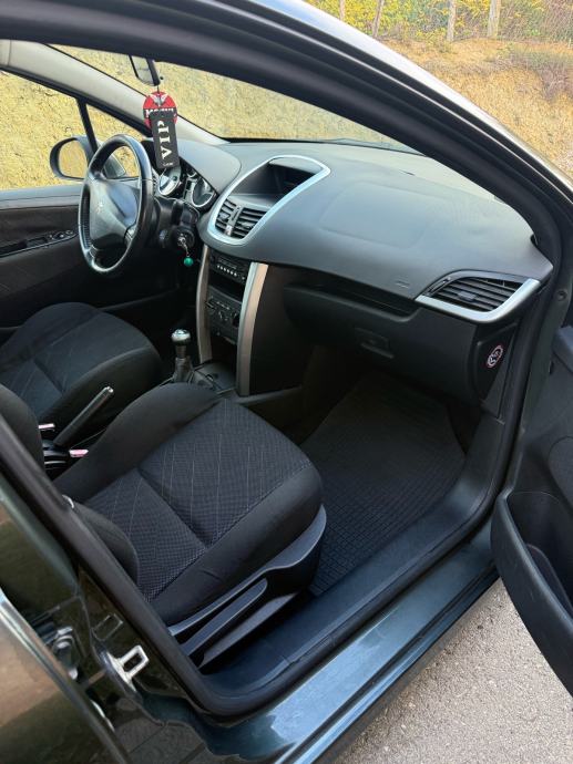 Peugeot 207 1,6 HDi, fotografija 8