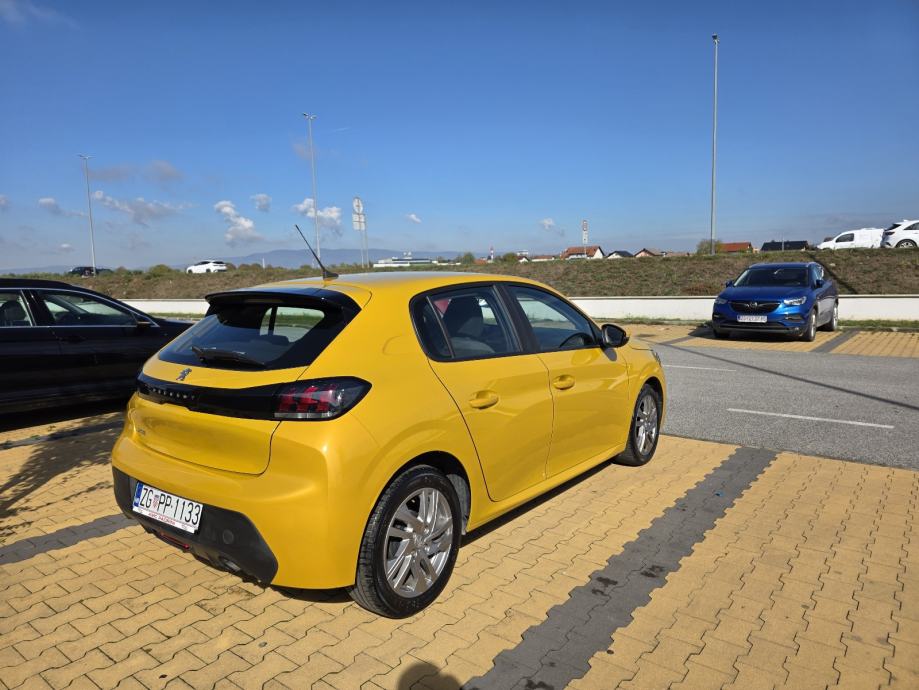 Peugeot 208 1,2 //1.Vlasnik//83.000km//V.servis//Servisna//, fotografija 4