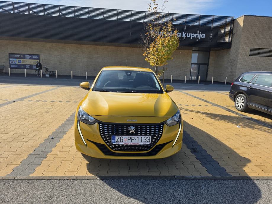 Peugeot 208 1,2 //1.Vlasnik//83.000km//V.servis//Servisna//, fotografija 3