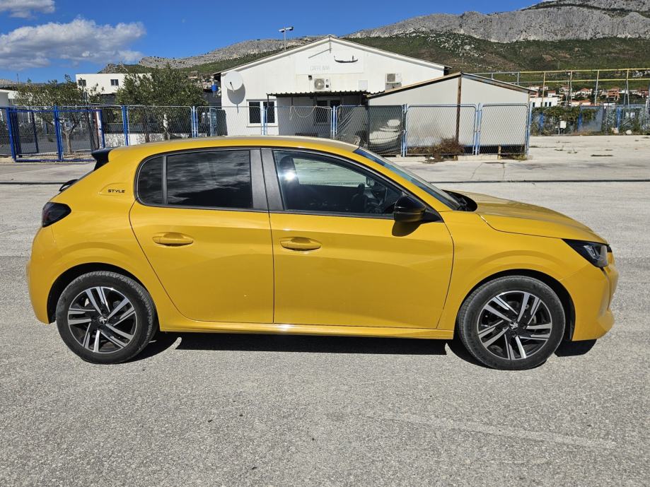 PEUGEOT 208 1,2 • 1. VLASNIK • REG CIJELU GOD • TVORNIČKO JAMSTVO 2G, fotografija 4