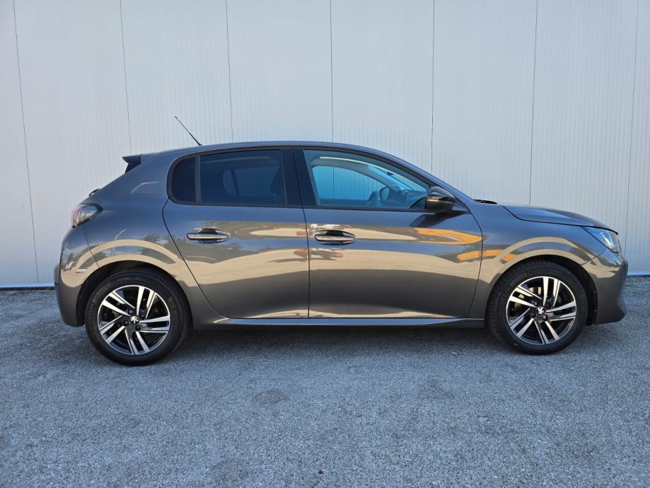 Peugeot 208 1,2 100 KS Allure, 1. vl, Top Stanje, Veliki servis!, fotografija 5