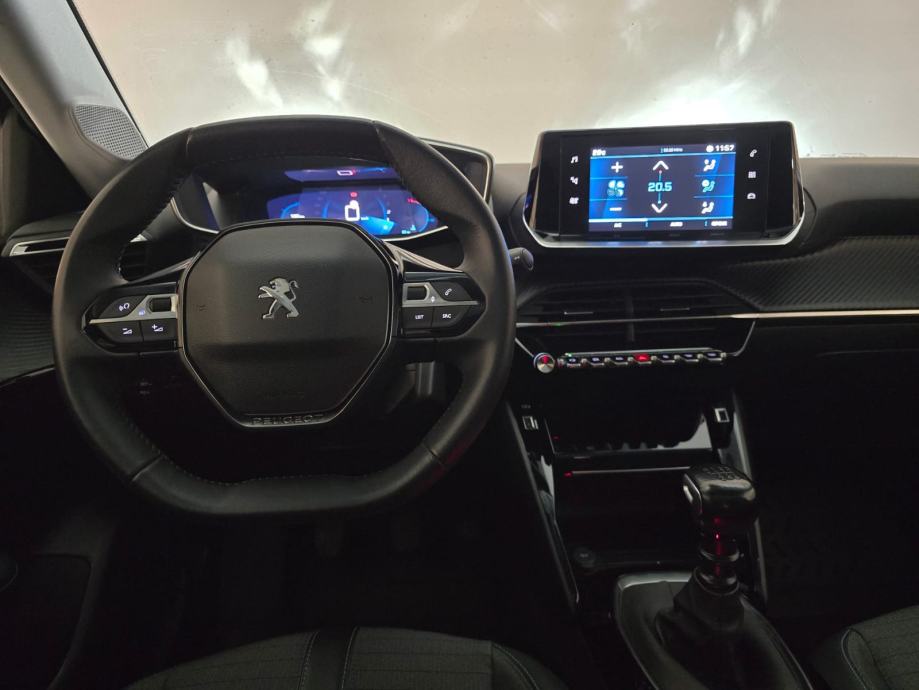 Peugeot 208 1,2 100 KS Allure, 1. vl, Top Stanje, Veliki servis!, fotografija 19