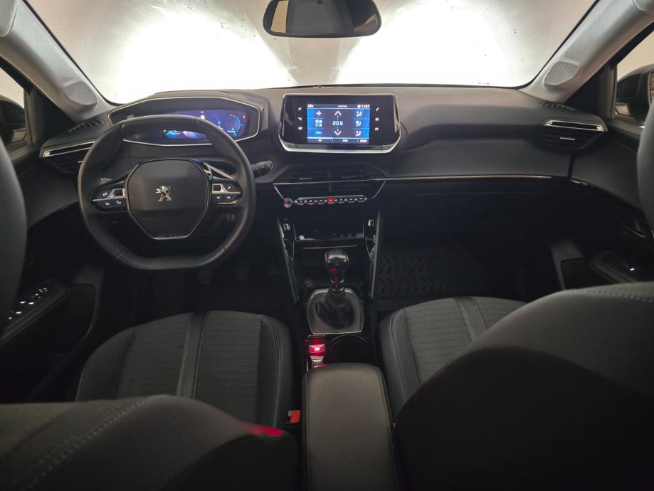 Peugeot 208 1,2 100 KS Allure, 1. vl, Top Stanje, Veliki servis!, fotografija 18