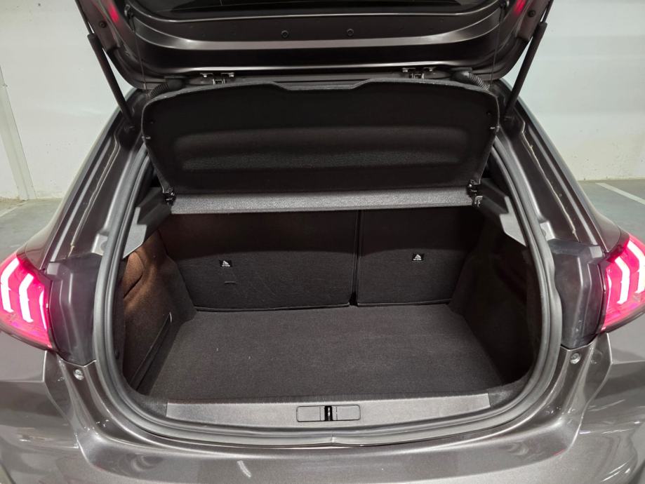 Peugeot 208 1,2 100 KS Allure, 1. vl, Top Stanje, Veliki servis!, fotografija 16