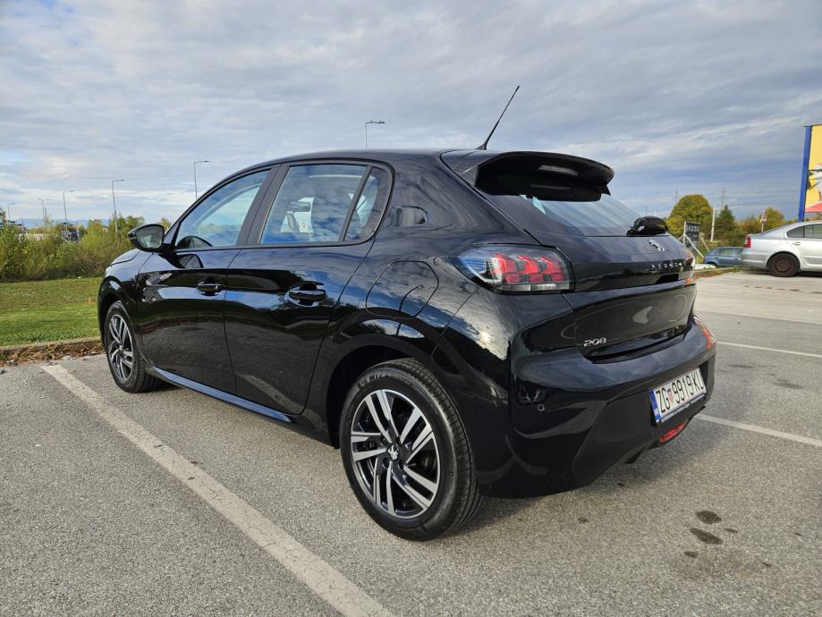 Peugeot 208 1,2 Active, 2023, 9700km, očuvan, garažiran!, fotografija 5
