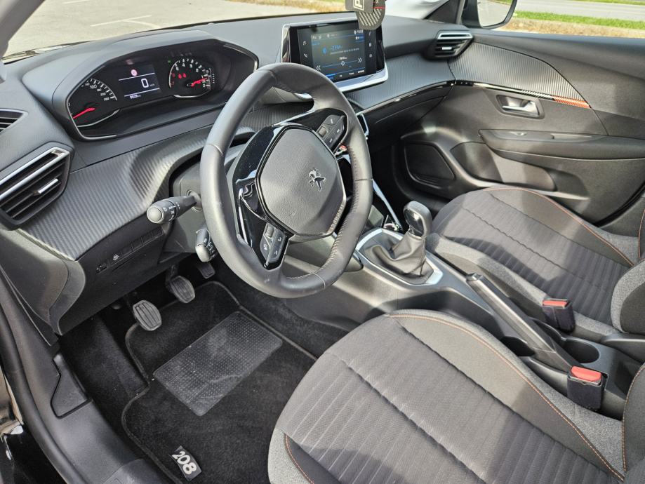 Peugeot 208 1,2 Active, 2023, 9700km, očuvan, garažiran!, fotografija 3
