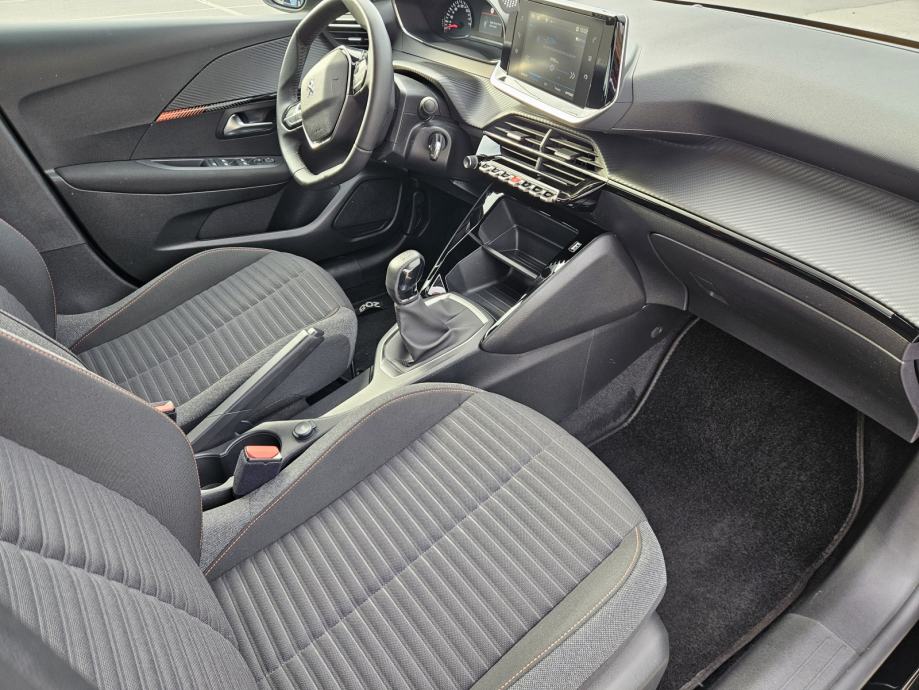 Peugeot 208 1,2 Active, 2023, 9700km, očuvan, garažiran!, fotografija 9
