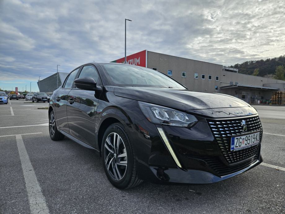Peugeot 208 1,2 Active, 2023, 9700km, očuvan, garažiran!, fotografija 2