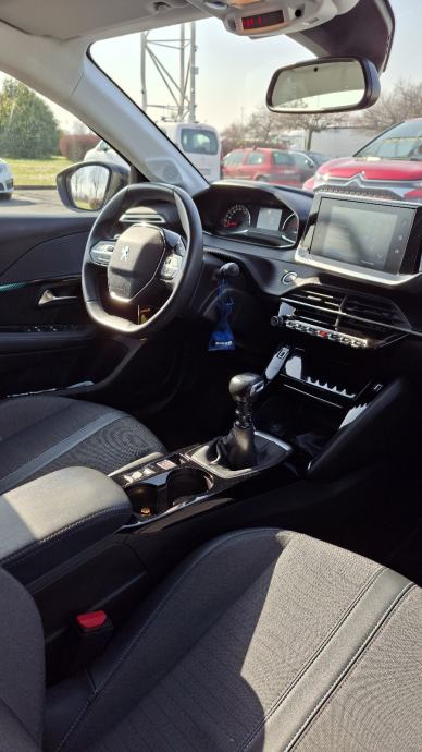 Peugeot 208 1,2 ALLURE 100-urađen veliki servis!, fotografija 2