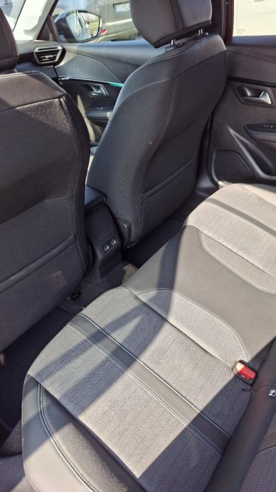 Peugeot 208 1,2 ALLURE 100-urađen veliki servis!, fotografija 14