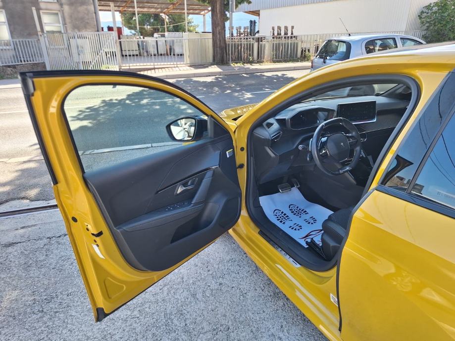 Peugeot 208 1,2 GT Line 100 KS Automatik(PANORAMSKI KROV)‼️68.000 Km, fotografija 8