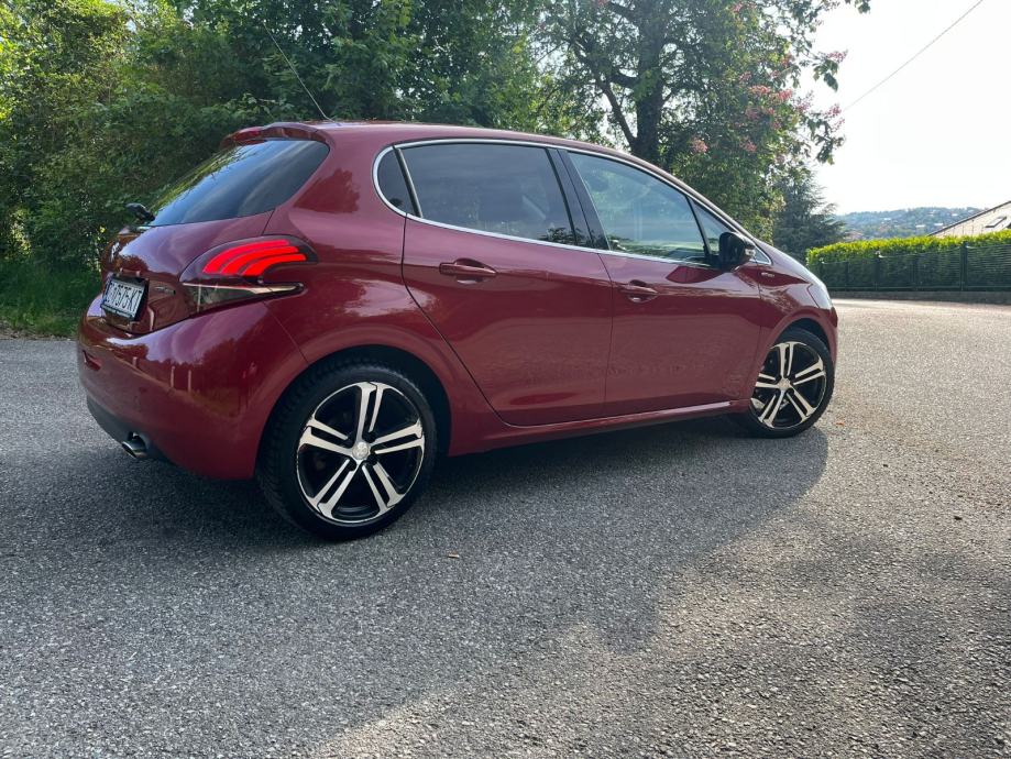 Peugeot 208 1,2#GT LINE#Servisna#Registriran do 12/2026, fotografija 4