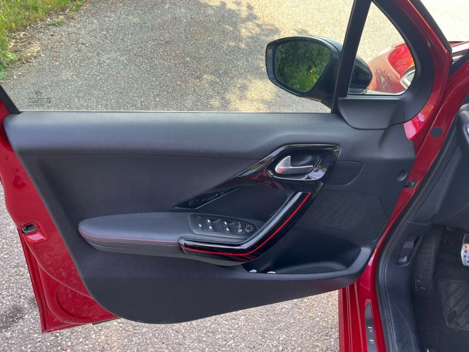 Peugeot 208 1,2#GT LINE#Servisna#Registriran do 12/2026, fotografija 15