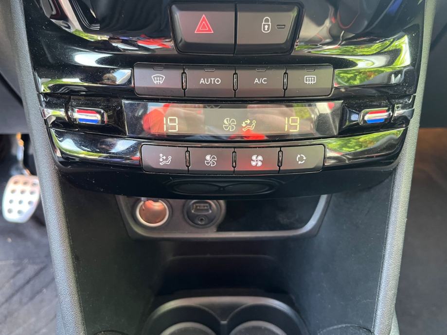 Peugeot 208 1,2#GT LINE#Servisna#Registriran do 12/2026, fotografija 19