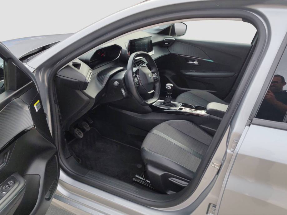 PEUGEOT 208 1.2 PureTech 100 KS ALLURE *VOZILO S JAMSTVOM*, fotografija 11