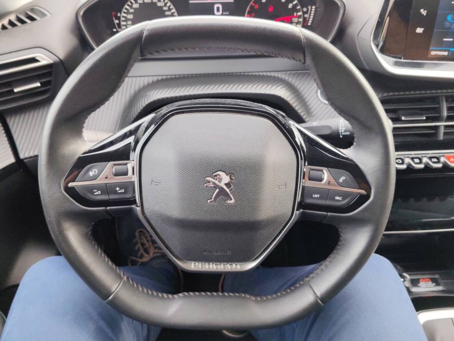 PEUGEOT 208 1.2 PureTech 100 KS ALLURE *VOZILO S JAMSTVOM*, fotografija 15