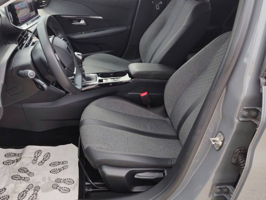 PEUGEOT 208 1.2 PureTech 100 KS ALLURE *VOZILO S JAMSTVOM*, fotografija 12