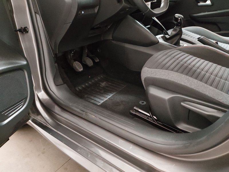 Peugeot 208 1.2 PureTech Active • digitalni instrumenti • LED, fotografija 7