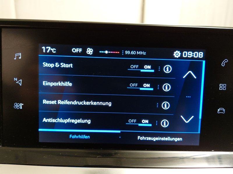 Peugeot 208 1.2 PureTech Active • digitalni instrumenti • LED, fotografija 20