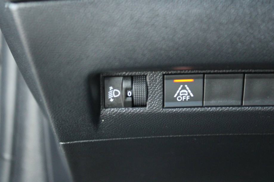 Peugeot 208 1.2 Puretech AUTOMATIK Allure *LED,NAVIGACIJA,KAMERA*, fotografija 17
