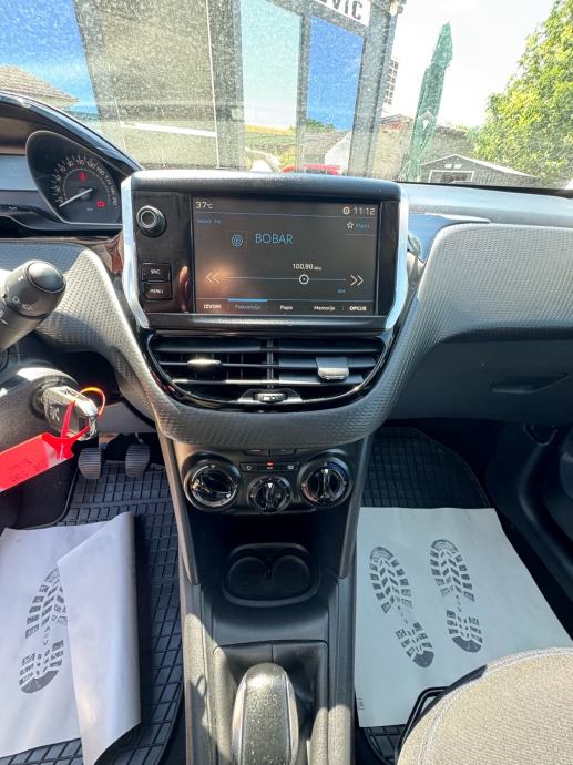 Peugeot 208 1,2 PureTech/Signature/Led/Pdc/Jamstvo, fotografija 5