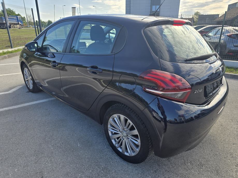 Peugeot 208 1,2 PureTech,SIGNATURE, fotografija 7