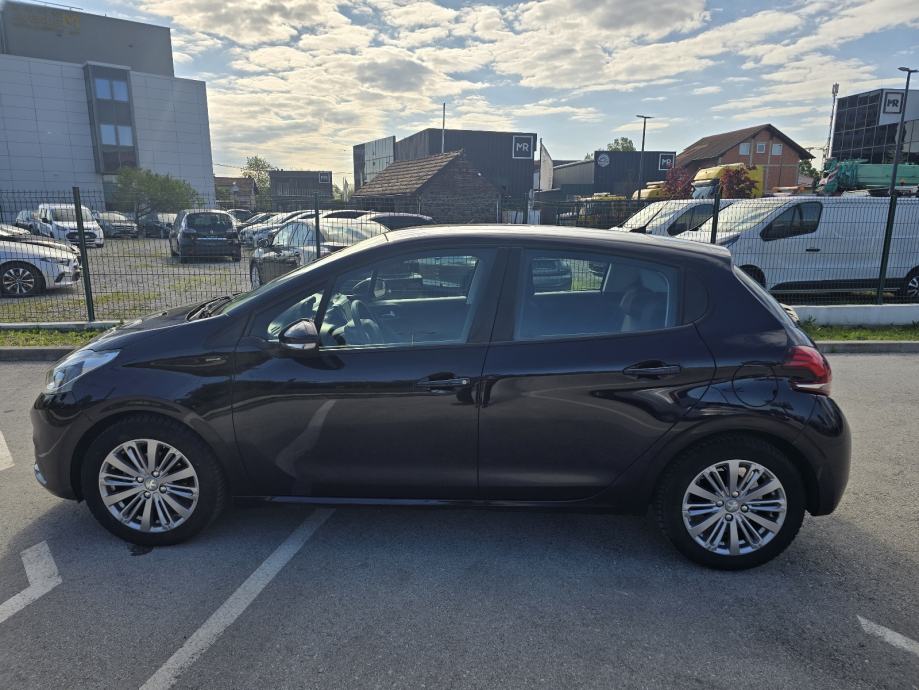 Peugeot 208 1,2 PureTech,SIGNATURE, fotografija 3