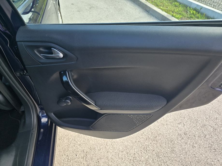 Peugeot 208 1,2 PureTech,SIGNATURE, fotografija 11
